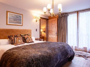 5 室のベッドルーム、デスク、WiFi