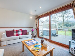 TV, DVD player - Lothlorien Lodge 4 by Interhome (Invergarry)