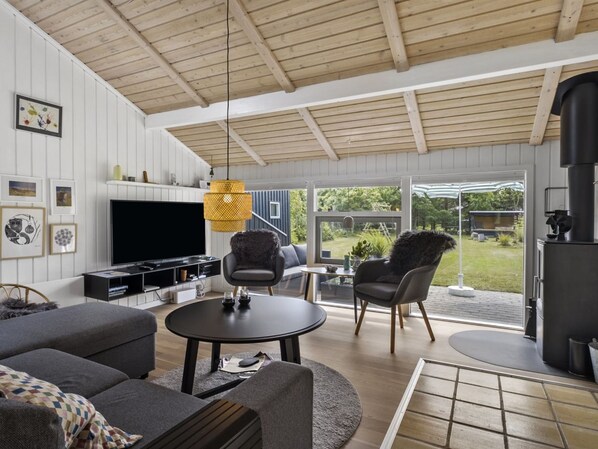 Téléviseur, foyer, lecteur de DVD