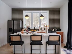 Micro-ondes, four, plaque de cuisson, lave-vaisselle