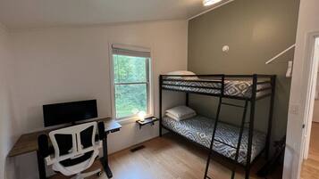 3 sovrum, skrivbord, wi-fi och sängkläder