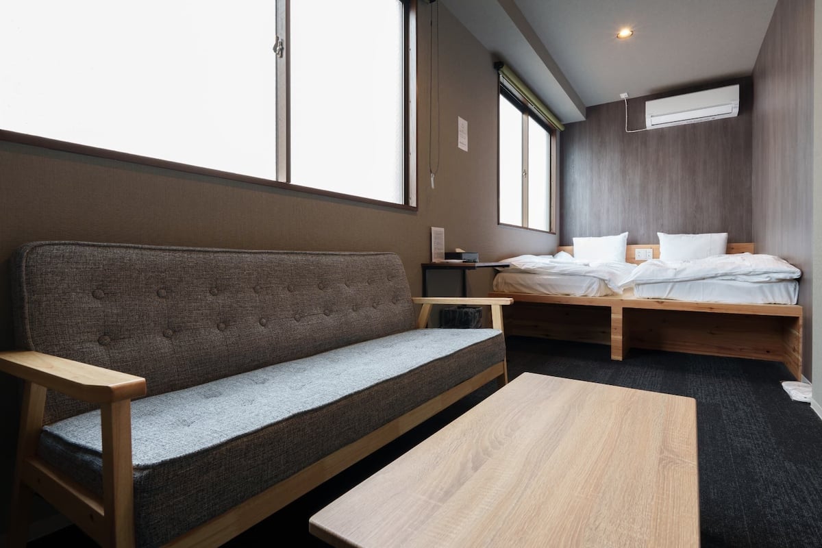 Twin Room | Desk, free WiFi, bed sheets