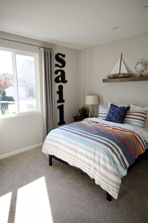 4 bedrooms, iron/ironing board, free WiFi, bed sheets - New 4B Home / Sequoia, EV, +More (Visalia)