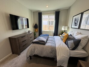 4 slaapkamers, een strijkplank/strijkijzer, gratis wifi, beddengoed