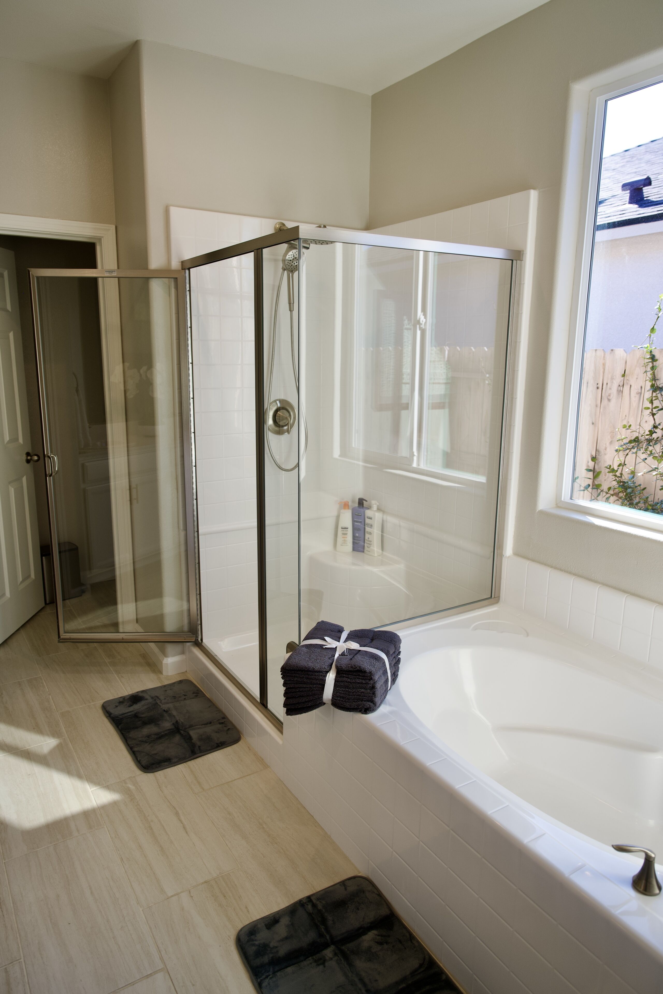 Hair dryer, bidet, towels, shampoo