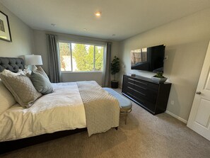 4 bedrooms, iron/ironing board, free WiFi, bed sheets