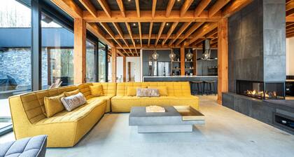 NEW! Villa Woodland | 7 Bedrooms | Game Room | Spa | Tremblant Living