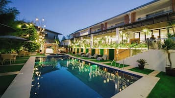 Outdoor pool, pool umbrellas