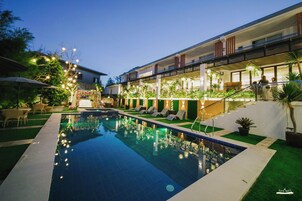 Outdoor pool, pool umbrellas