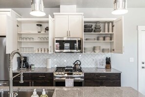 Fridge, microwave, oven, stovetop - #StayinMyDistrict Modern & Stylish Meridian Home (Meridian)