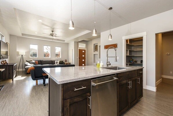 Interior - #StayinMyDistrict Modern & Stylish Meridian Home (Meridian)