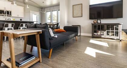 #StayinMyDistrict Modern & Stylish Meridian Home