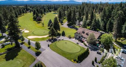 Twin Lakes Village 3-Story Townhouse—Golf Views, Wet Bar, Game Room, Pool!