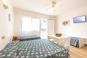 Studio, plusieurs chambres, balcon