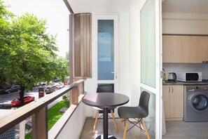 Apartemen Klasik | Balkon