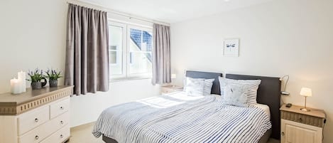 4 bedrooms, travel cot, WiFi