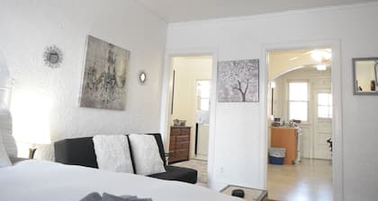 Quaint Studio in STL Central!