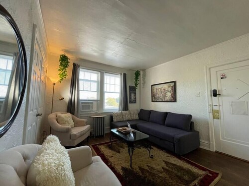 Comfy Walk to Forest Park!