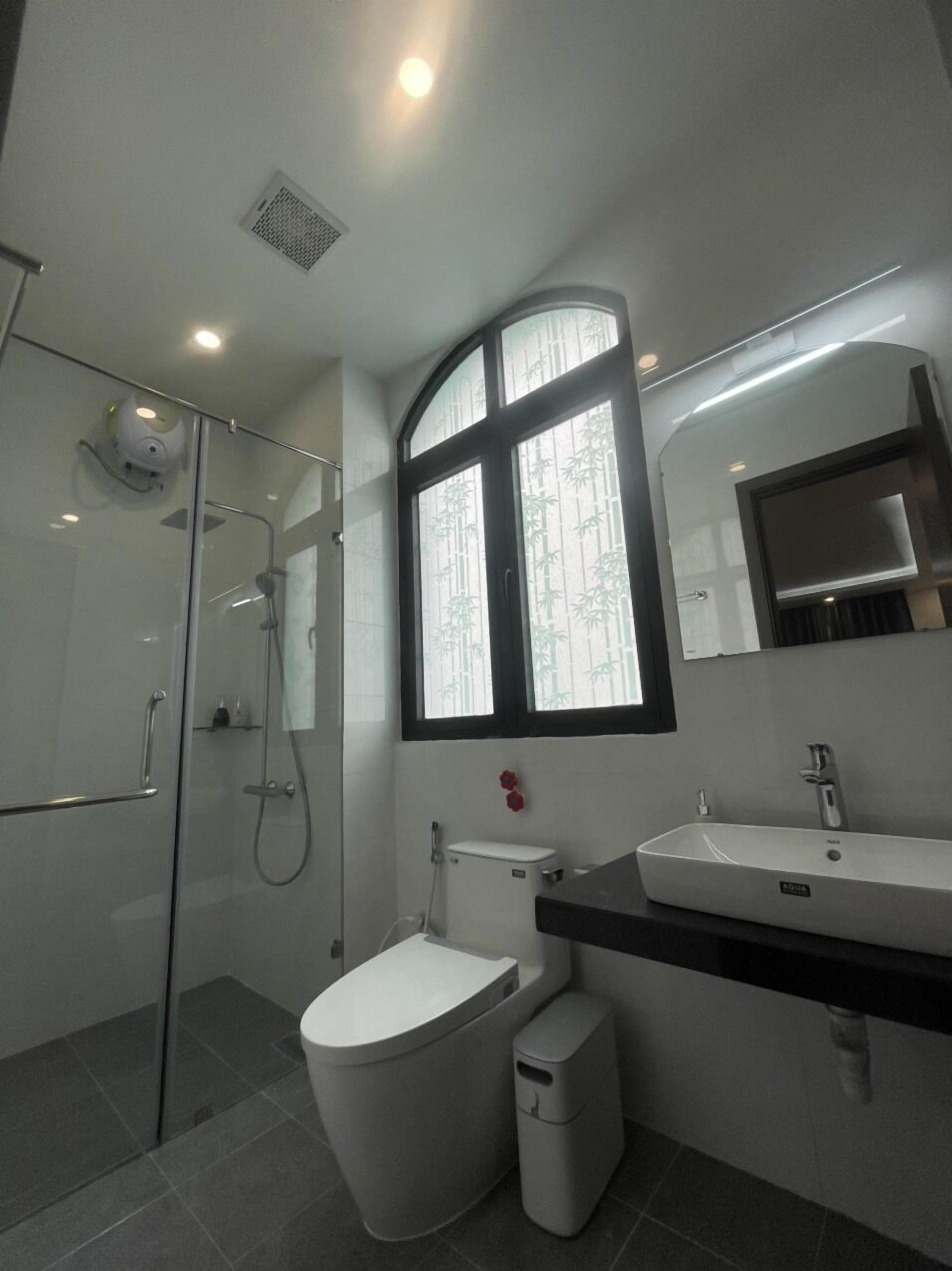 Habitación doble Deluxe | Baño | Regadera, regadera con hidromasaje, amenidades de baño gratuitas 