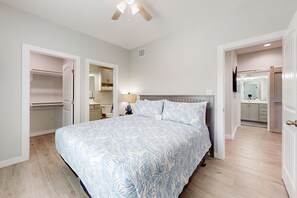 4 bedrooms, free WiFi, bed sheets - Shared Pool, Parking for 6, Golf Cart Access (Port Aransas)