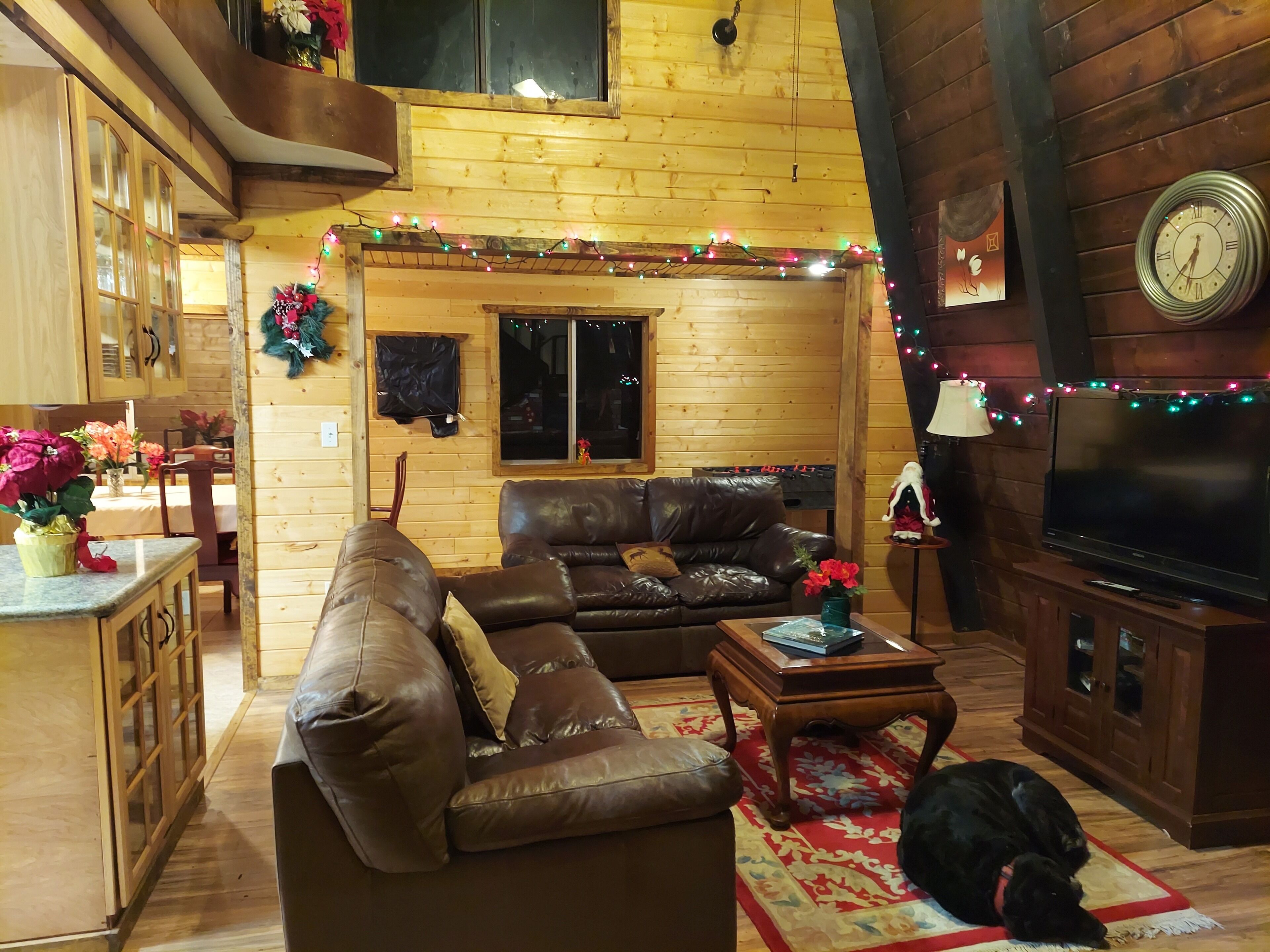 Smart TV, fireplace, DVD player, table football