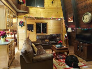 Smart TV, fireplace, DVD player, table football - A-Frame Julian House of Games Located 5 Minutes to Downtown Julian (Julian)