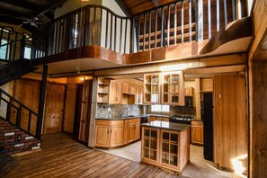 Fridge, microwave, oven, stovetop - A-Frame Julian House of Games Located 5 Minutes to Downtown Julian (Julian)