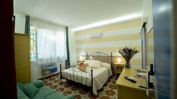 Room, 1 Bedroom, Smoking, Patio | 1 bedroom