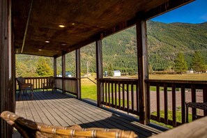 Terrace/patio - The Kabins- Rocky Mountains (Columbia Falls)