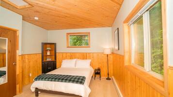 2 bedrooms, iron/ironing board, travel cot, free WiFi