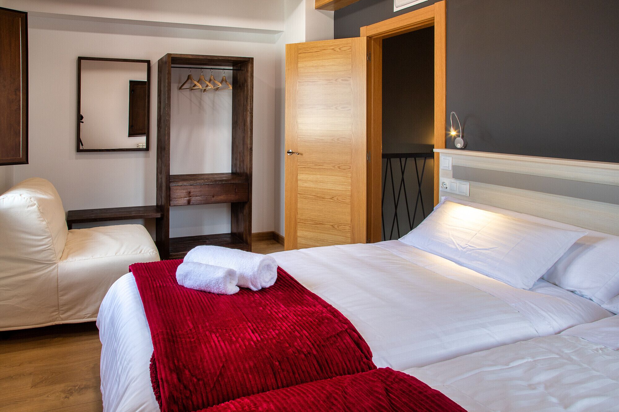 2 bedrooms, iron/ironing board, WiFi (free), bed sheets