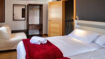 2 bedrooms, iron/ironing board, WiFi (free), bed sheets