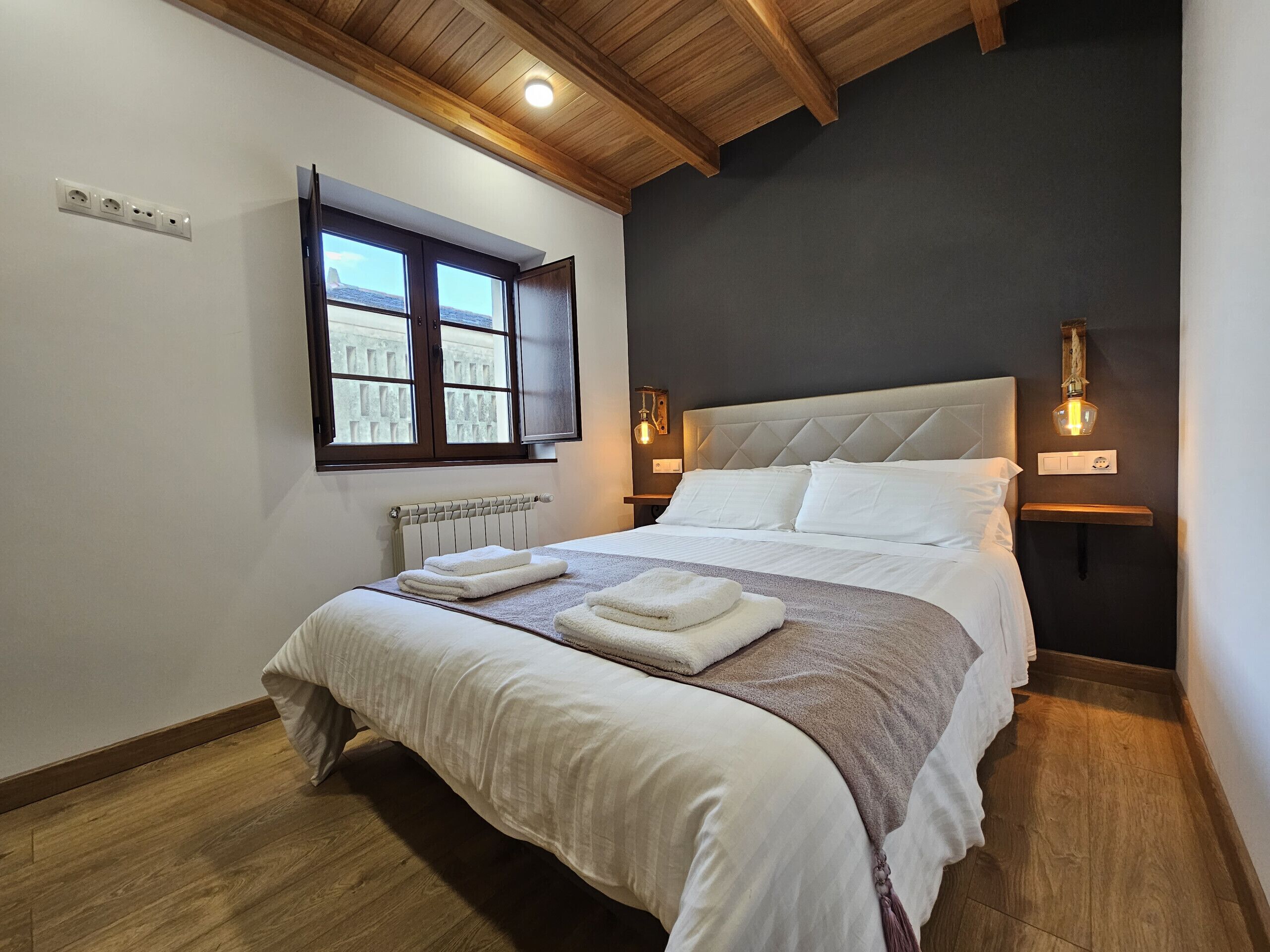 2 dormitorios, tabla de planchar con plancha, wifi gratis y ropa de cama