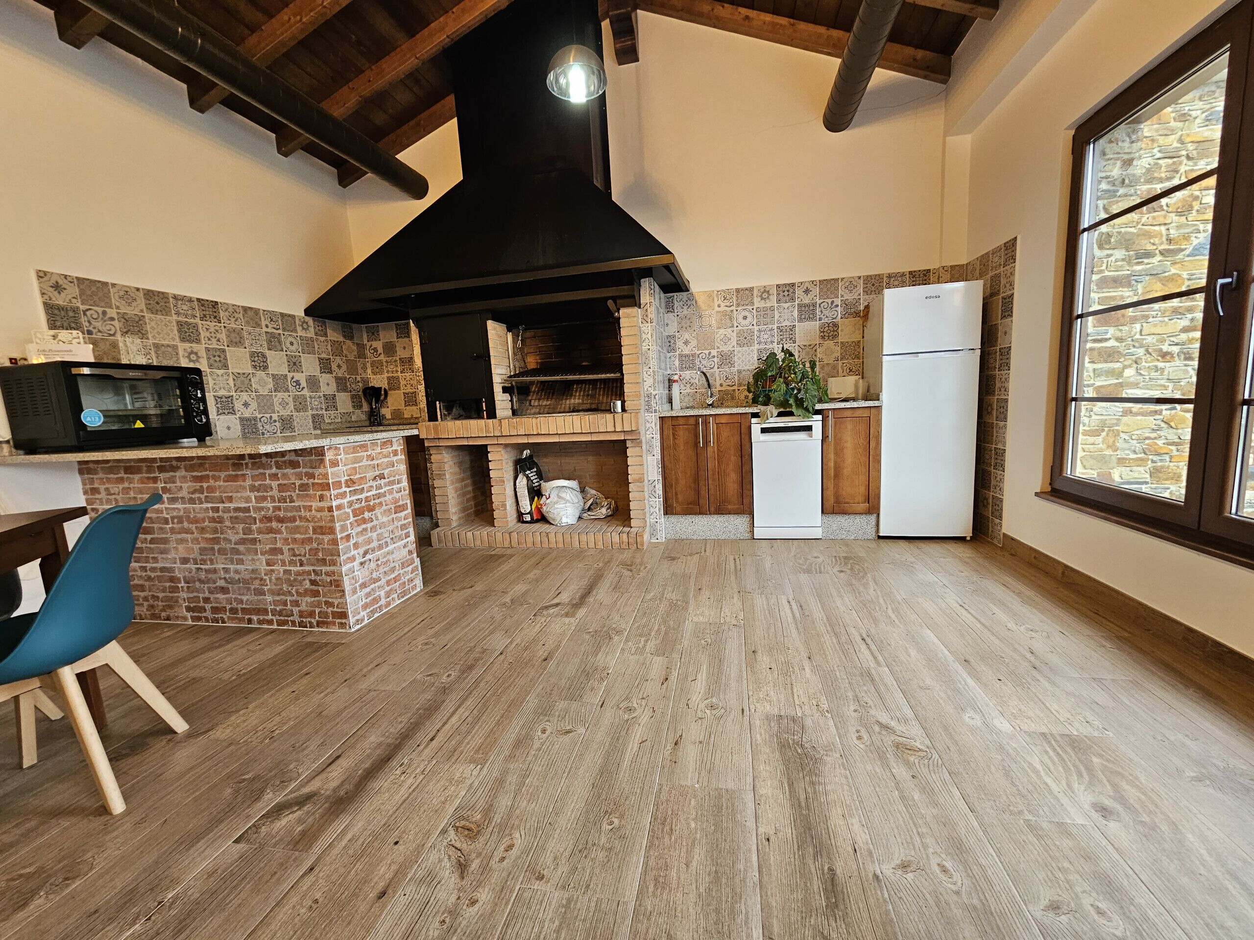 Réfrigérateur, micro-ondes, four, lave-vaisselle