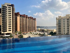 Apartment | Pool - The Palm Tower Corner 1 Bedroom Dubai (Dubai)