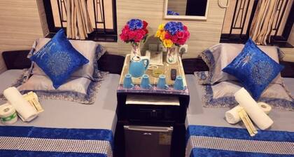 NEW DAY NIGHT HOSTEL