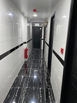 Exterior - NEW DAY NIGHT HOSTEL (Kowloon)