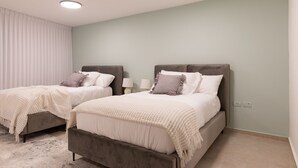 A bedroom with two beds, each with a headboard, bedside tables, and lamps. - Huge & Lovely Unit 2BR 2BT By the beach (Rishon LeTsiyon)