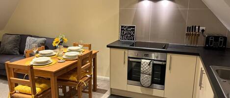 Leilighet | Eget kjøkken | Kjøleskap, mikrobølgeovn, ovn og kokeplater