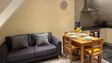 Apartment | Dining