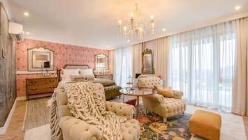 1 bedroom, Egyptian cotton sheets, premium bedding, down duvets