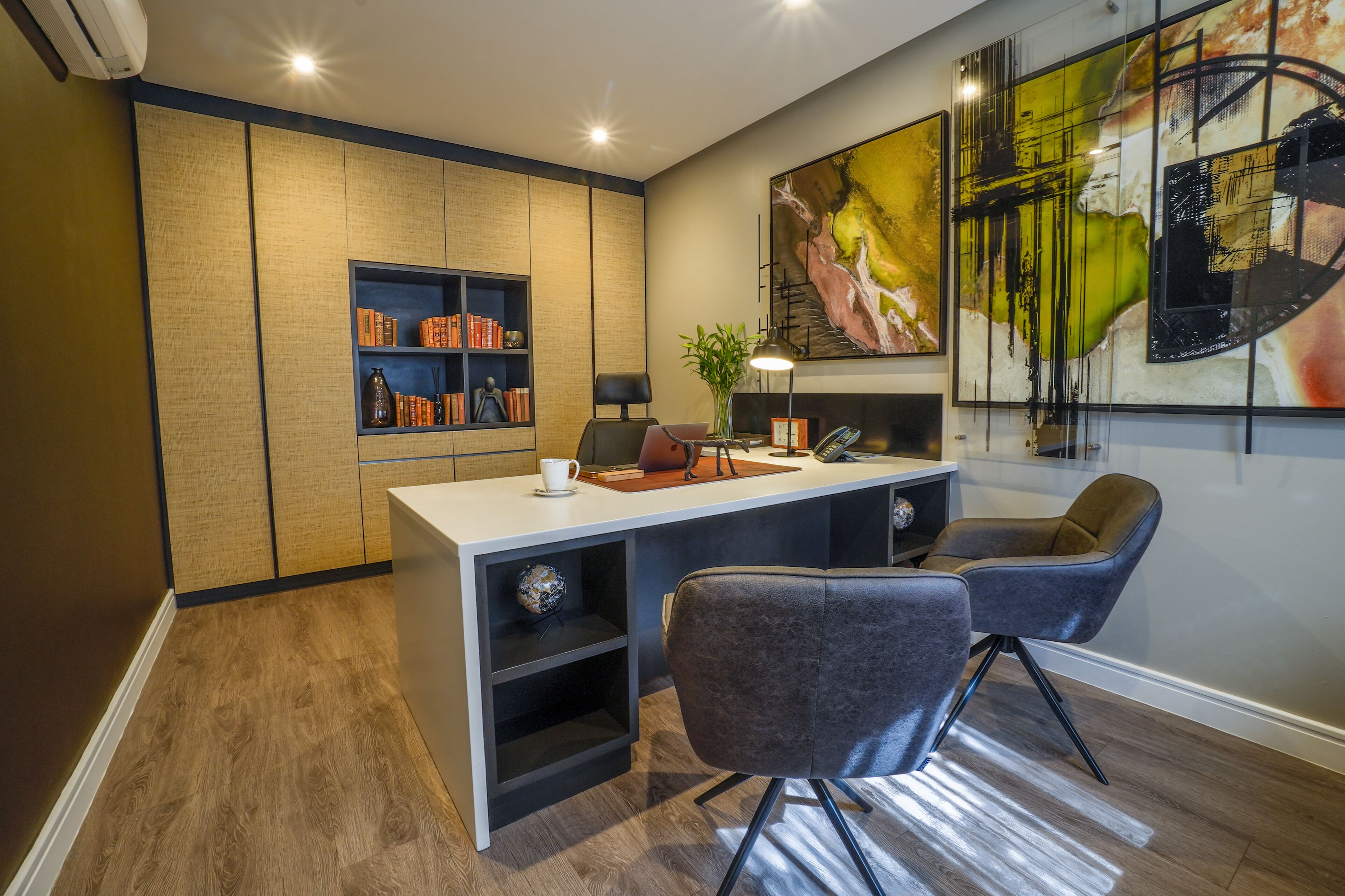 Luxury Apartment | In-room business centre