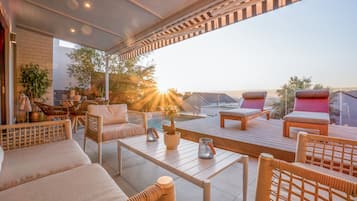 Luxury Apartment | Terrace/patio
