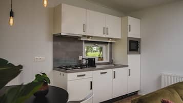 Fridge, microwave, dishwasher, coffee/tea maker