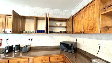 Villa Luxe | Cuisine privée | Lave-vaisselle, machine à expresso, bouilloire électrique, grille-pain