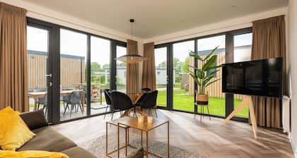 Beautiful wooden cottage with hot tub