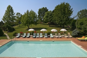 Piscine extérieure (ouverte en saison)