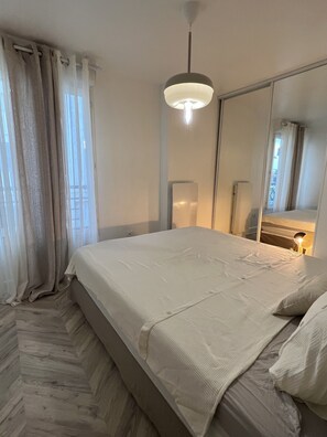 2 bedrooms, iron/ironing board, WiFi, bed sheets