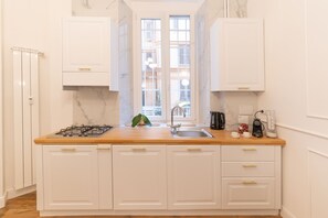 Fridge, stovetop, electric kettle, toaster - La Gioberta Holiday Home (Roma)