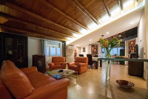 独立别墅, 1 间卧室, 吸烟房, 露台 | 起居区 | 书